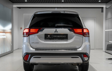 Mitsubishi Outlander III рестайлинг 3, 2021 год, 2 175 000 рублей, 6 фотография