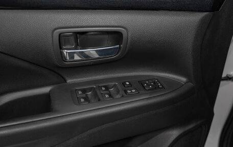 Mitsubishi Outlander III рестайлинг 3, 2021 год, 2 175 000 рублей, 20 фотография