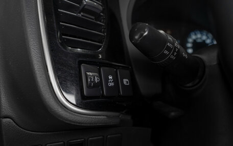 Mitsubishi Outlander III рестайлинг 3, 2021 год, 2 175 000 рублей, 21 фотография