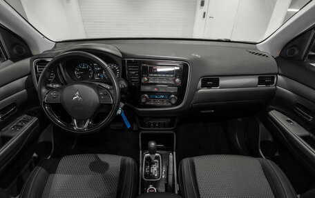 Mitsubishi Outlander III рестайлинг 3, 2017 год, 2 190 000 рублей, 8 фотография