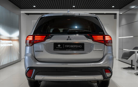 Mitsubishi Outlander III рестайлинг 3, 2017 год, 2 190 000 рублей, 6 фотография