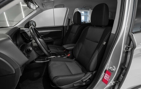 Mitsubishi Outlander III рестайлинг 3, 2017 год, 2 190 000 рублей, 9 фотография