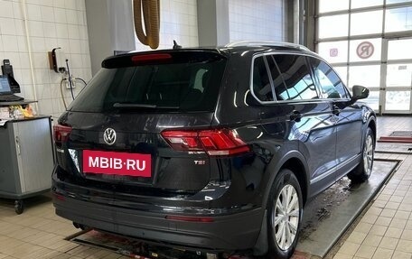 Volkswagen Tiguan II, 2017 год, 1 900 000 рублей, 2 фотография