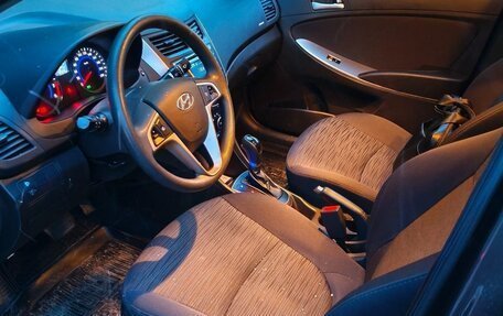 Hyundai Solaris II рестайлинг, 2015 год, 1 300 000 рублей, 1 фотография