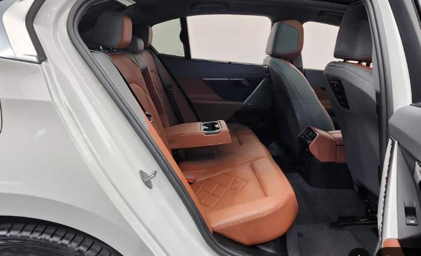 BMW 5 серия G30, 2023 год, 6 950 000 рублей, 10 фотография