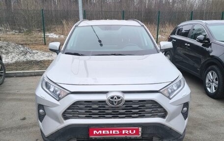 Toyota RAV4, 2021 год, 2 240 000 рублей, 1 фотография