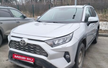Toyota RAV4, 2021 год, 2 240 000 рублей, 2 фотография