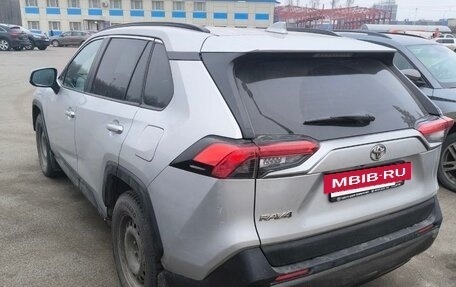 Toyota RAV4, 2021 год, 2 240 000 рублей, 5 фотография