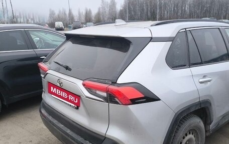 Toyota RAV4, 2021 год, 2 240 000 рублей, 3 фотография