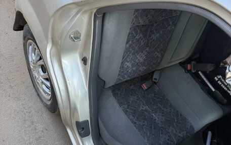 Mazda 323, 1999 год, 240 000 рублей, 6 фотография