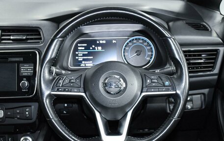 Nissan Leaf II, 2019 год, 2 200 000 рублей, 15 фотография