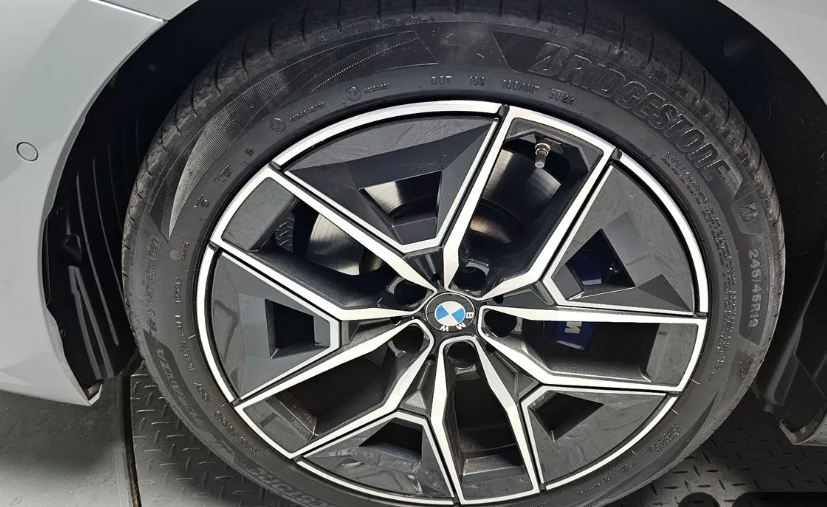 BMW 5 серия G30, 2024 год, 6 900 000 рублей, 3 фотография