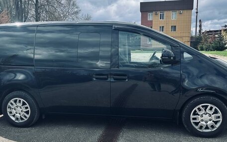 Hyundai Staria, 2022 год, 4 400 000 рублей, 3 фотография