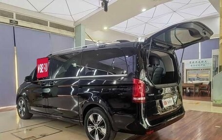 Mercedes-Benz V-Класс, 2024 год, 7 210 000 рублей, 4 фотография