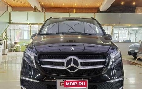 Mercedes-Benz V-Класс, 2024 год, 7 210 000 рублей, 3 фотография