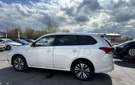 Mitsubishi Outlander III рестайлинг 3, 2022 год, 2 700 000 рублей, 4 фотография