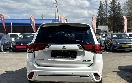 Mitsubishi Outlander III рестайлинг 3, 2022 год, 2 700 000 рублей, 6 фотография