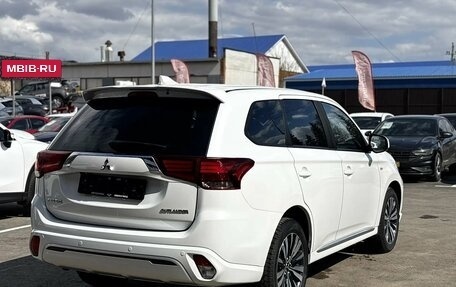 Mitsubishi Outlander III рестайлинг 3, 2022 год, 2 700 000 рублей, 7 фотография