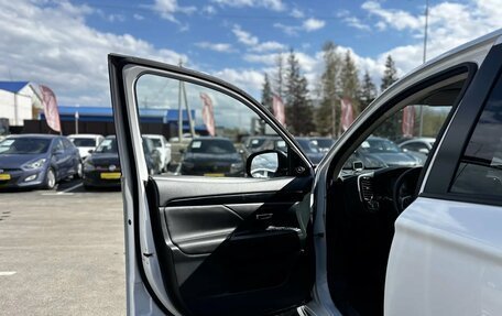 Mitsubishi Outlander III рестайлинг 3, 2022 год, 2 700 000 рублей, 9 фотография