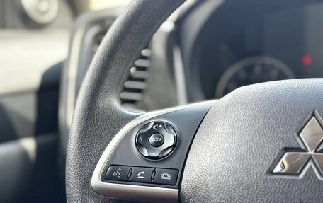 Mitsubishi Outlander III рестайлинг 3, 2022 год, 2 700 000 рублей, 13 фотография