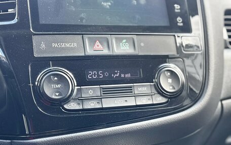 Mitsubishi Outlander III рестайлинг 3, 2022 год, 2 700 000 рублей, 18 фотография