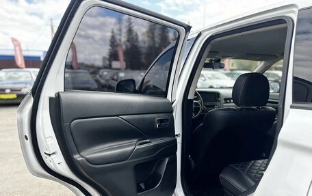 Mitsubishi Outlander III рестайлинг 3, 2022 год, 2 700 000 рублей, 21 фотография