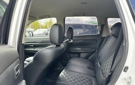 Mitsubishi Outlander III рестайлинг 3, 2022 год, 2 700 000 рублей, 23 фотография