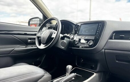 Mitsubishi Outlander III рестайлинг 3, 2022 год, 2 700 000 рублей, 31 фотография