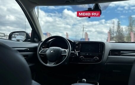 Mitsubishi Outlander III рестайлинг 3, 2022 год, 2 700 000 рублей, 27 фотография