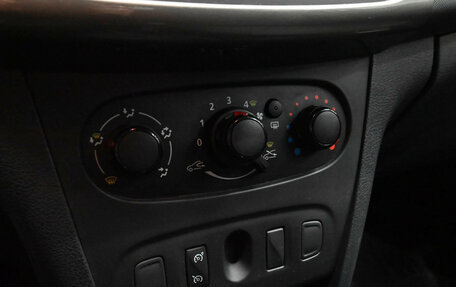 Renault Sandero II рестайлинг, 2019 год, 880 000 рублей, 14 фотография