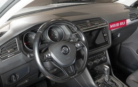 Volkswagen Tiguan II, 2017 год, 2 579 200 рублей, 5 фотография