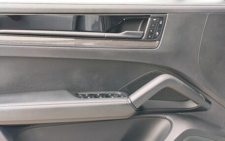 Porsche Cayenne III, 2023 год, 26 300 000 рублей, 16 фотография