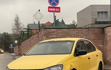 Volkswagen Polo VI (EU Market), 2018 год, 425 000 рублей, 2 фотография