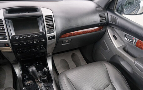 Toyota Land Cruiser Prado 120 рестайлинг, 2004 год, 1 649 000 рублей, 12 фотография