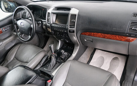 Toyota Land Cruiser Prado 120 рестайлинг, 2004 год, 1 649 000 рублей, 13 фотография