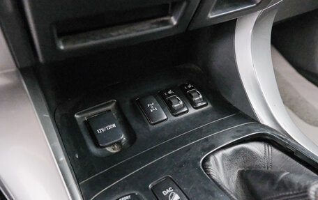 Toyota Land Cruiser Prado 120 рестайлинг, 2004 год, 1 649 000 рублей, 19 фотография