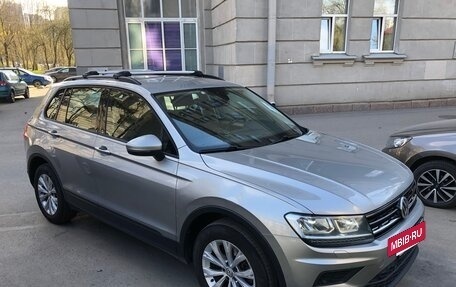 Volkswagen Tiguan II, 2020 год, 2 200 000 рублей, 3 фотография