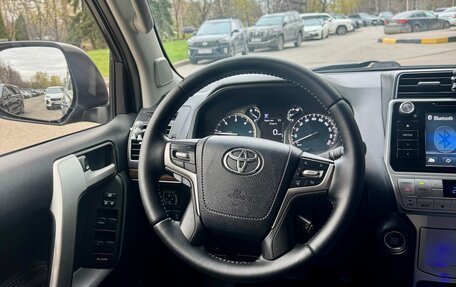 Toyota Land Cruiser Prado 150 рестайлинг 2, 2017 год, 5 100 000 рублей, 12 фотография