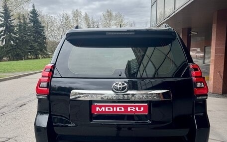 Toyota Land Cruiser Prado 150 рестайлинг 2, 2017 год, 5 100 000 рублей, 10 фотография