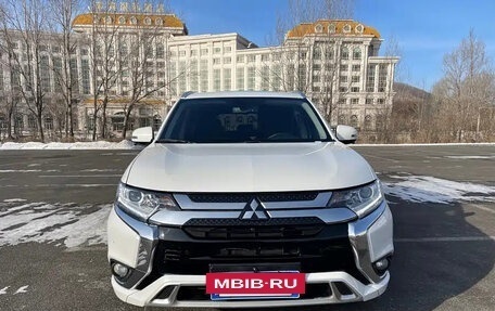 Mitsubishi Outlander III рестайлинг 3, 2023 год, 2 фотография