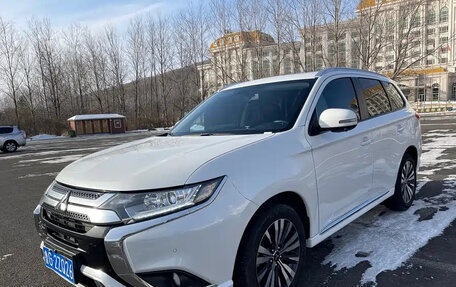Mitsubishi Outlander III рестайлинг 3, 2023 год, 4 фотография