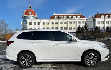 Mitsubishi Outlander III рестайлинг 3, 2023 год, 9 фотография