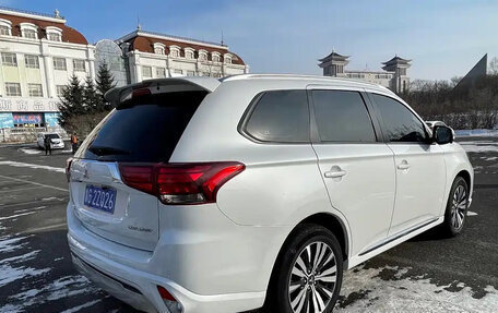 Mitsubishi Outlander III рестайлинг 3, 2023 год, 10 фотография