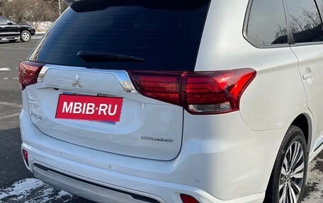 Mitsubishi Outlander III рестайлинг 3, 2023 год, 12 фотография