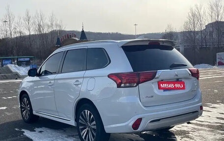 Mitsubishi Outlander III рестайлинг 3, 2023 год, 13 фотография