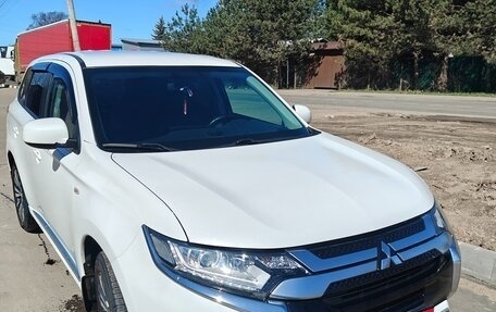 Mitsubishi Outlander III рестайлинг 3, 2022 год, 2 800 000 рублей, 1 фотография