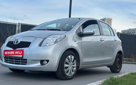 Toyota Yaris III рестайлинг, 2007 год, 395 000 рублей, 3 фотография