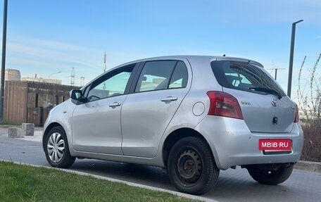 Toyota Yaris III рестайлинг, 2007 год, 395 000 рублей, 2 фотография