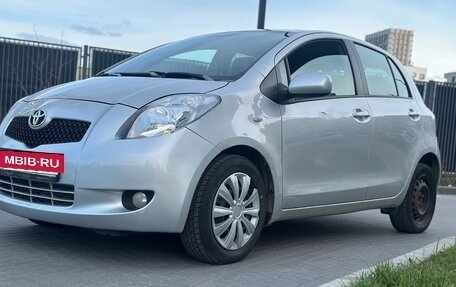 Toyota Yaris III рестайлинг, 2007 год, 395 000 рублей, 6 фотография