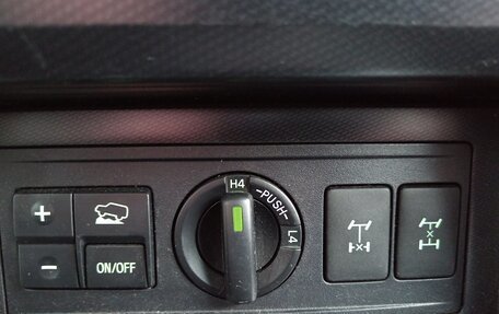 Toyota Land Cruiser Prado 150 рестайлинг 2, 2012 год, 2 599 999 рублей, 12 фотография